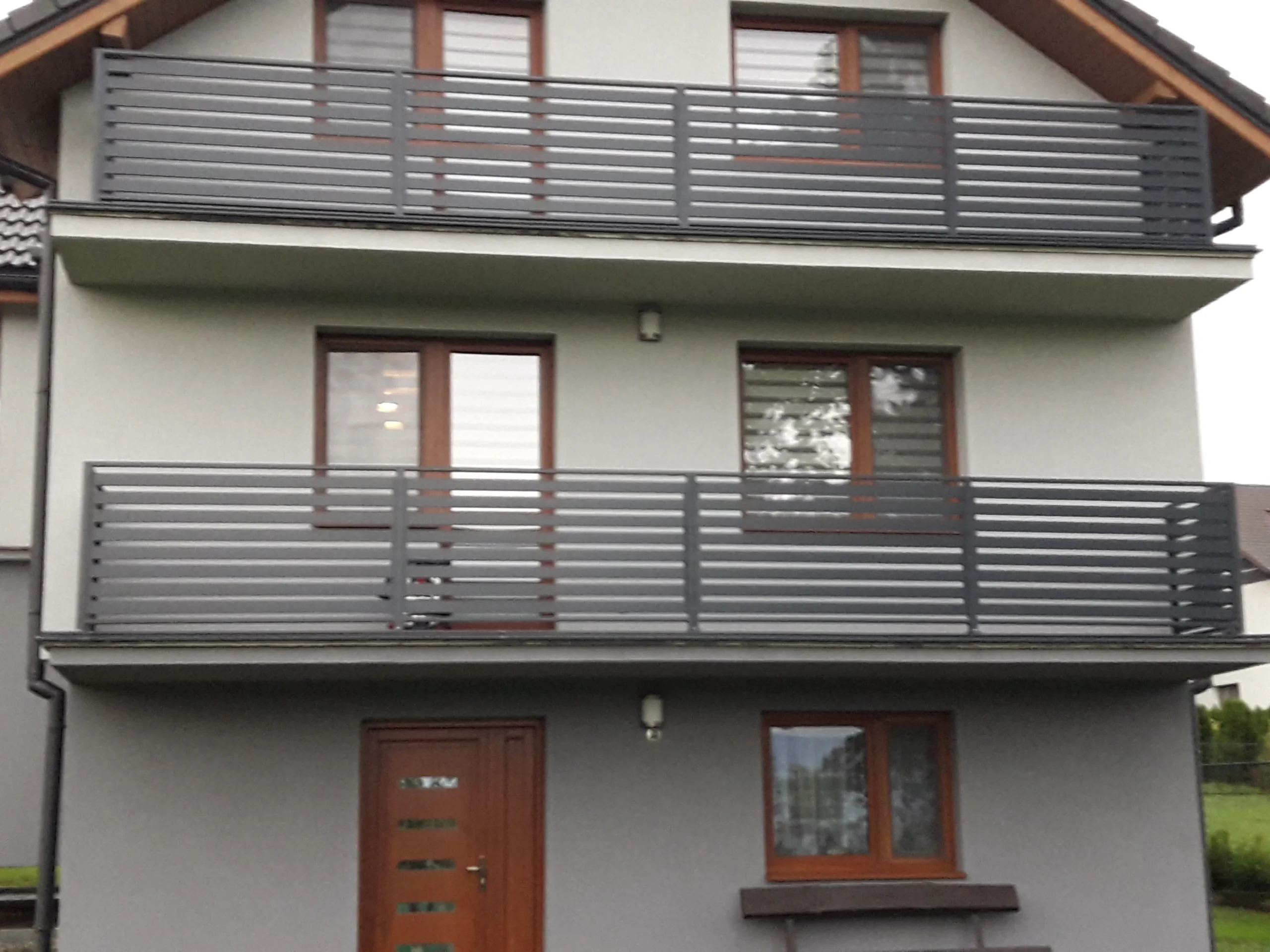 Nowoczesne balustrady na dwóch piętrach