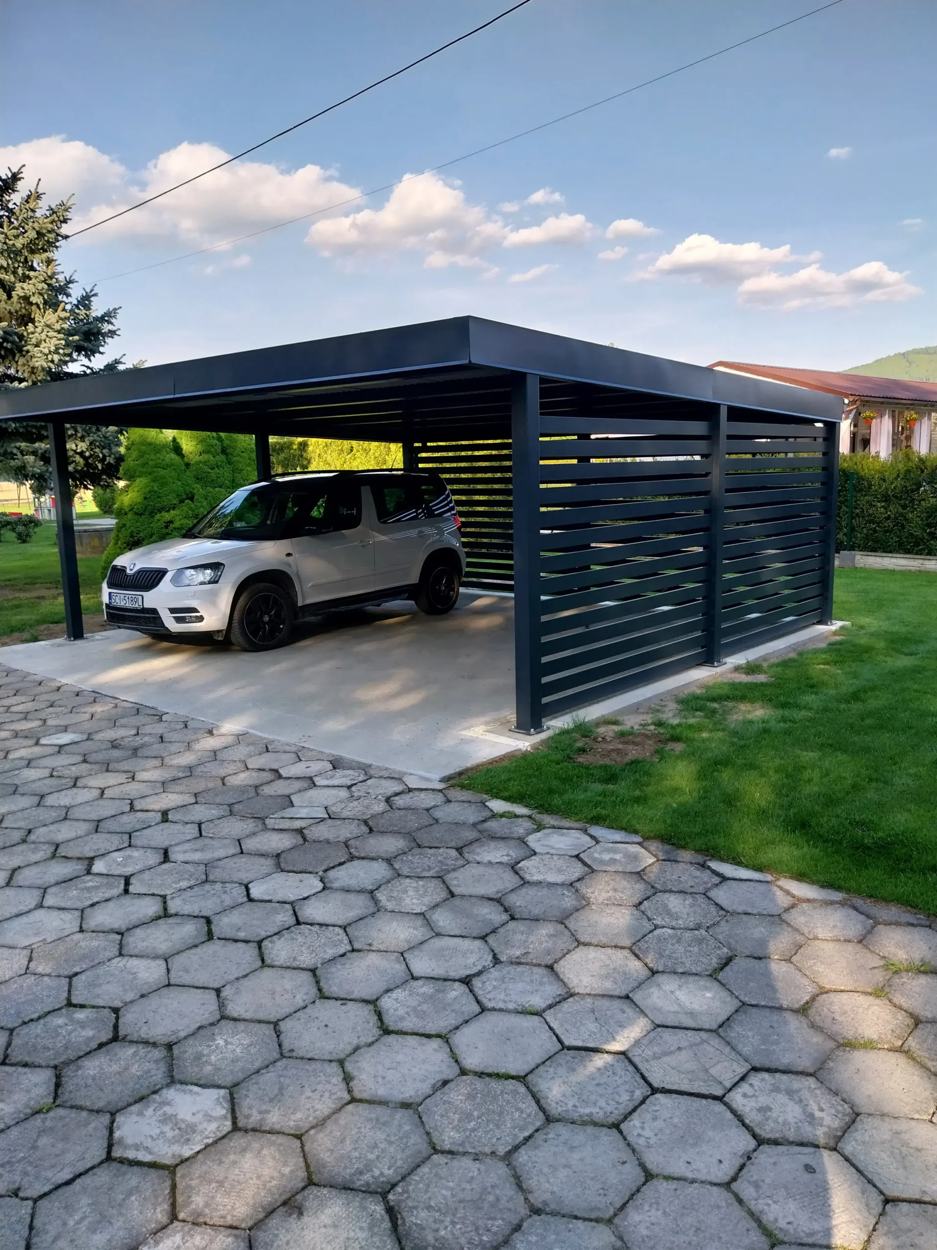 Nowoczesna wiata samochodowa